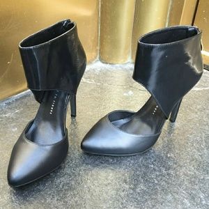 NWT FTF Black Cuffed Ankle Heels